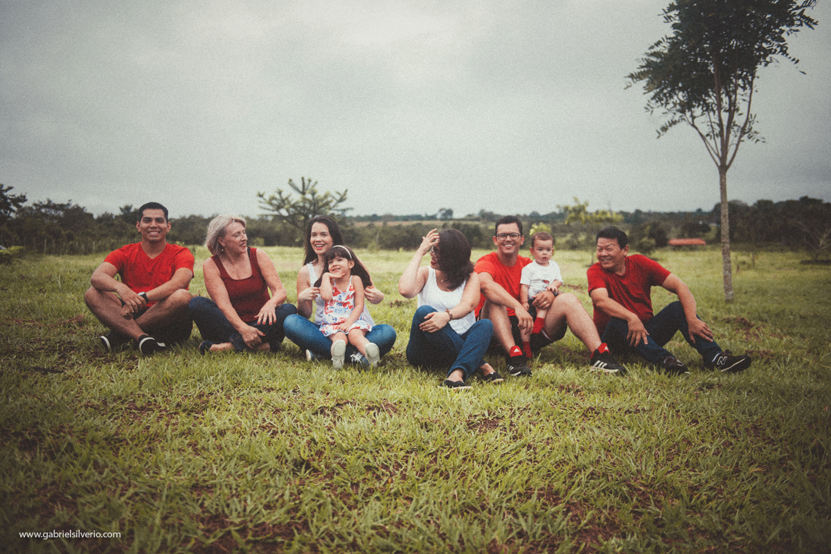 fotos-de-familias-asiaticas-familias-felizes-avós-filhos-e-netos-familia-de-camiseta-vermelha-shiokawa-por-gabriel-silvério-fotografias-vilhena-rondonia-familia-tumblr