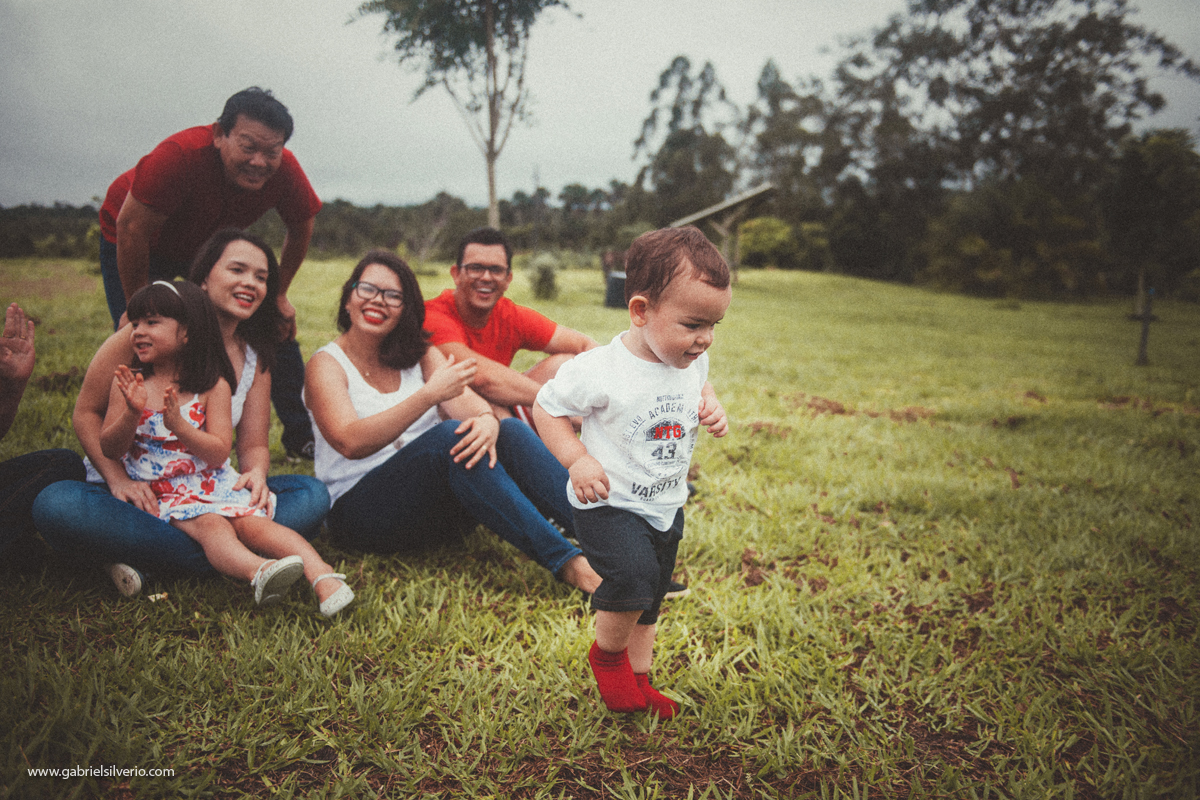 fotos-de-familias-asiaticas-familias-felizes-avós-filhos-e-netos-familia-de-camiseta-vermelha-shiokawa-por-gabriel-silvério-fotografias-vilhena-rondonia-familia-tumblr