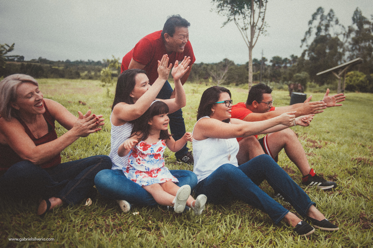 fotos-de-familias-asiaticas-familias-felizes-avós-filhos-e-netos-familia-de-camiseta-vermelha-shiokawa-por-gabriel-silvério-fotografias-vilhena-rondonia-familia-tumblr