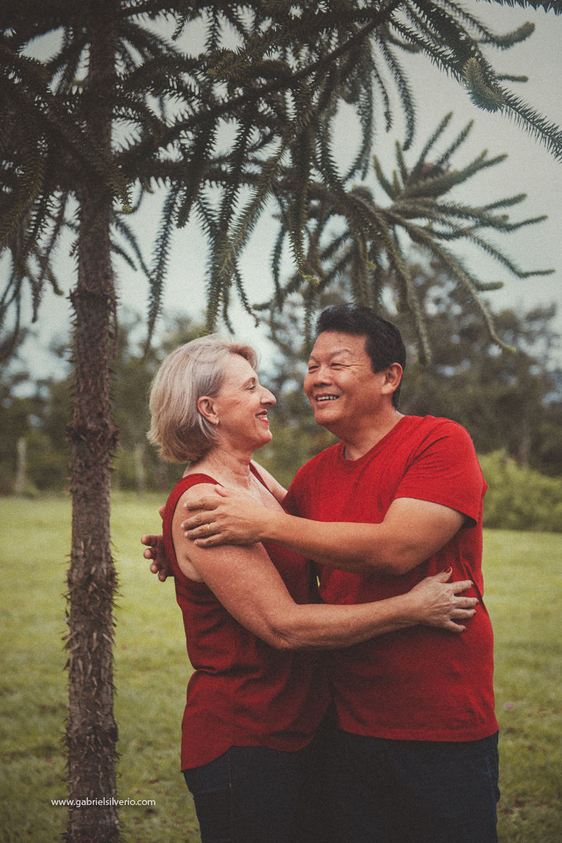 fotos-de-familias-asiaticas-familias-felizes-avós-filhos-e-netos-familia-de-camiseta-vermelha-shiokawa-por-gabriel-silvério-fotografias-vilhena-rondonia-familia-tumblr