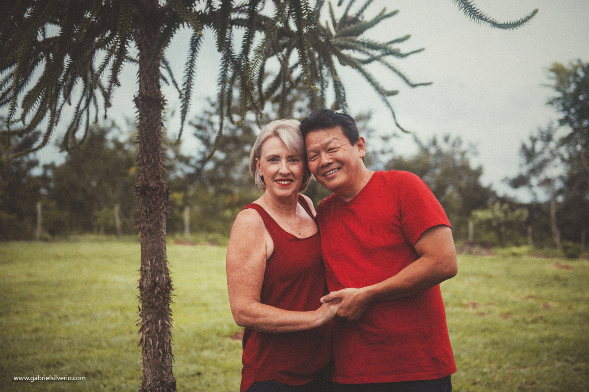 fotos-de-familias-asiaticas-familias-felizes-avós-filhos-e-netos-familia-de-camiseta-vermelha-shiokawa-por-gabriel-silvério-fotografias-vilhena-rondonia-familia-tumblr