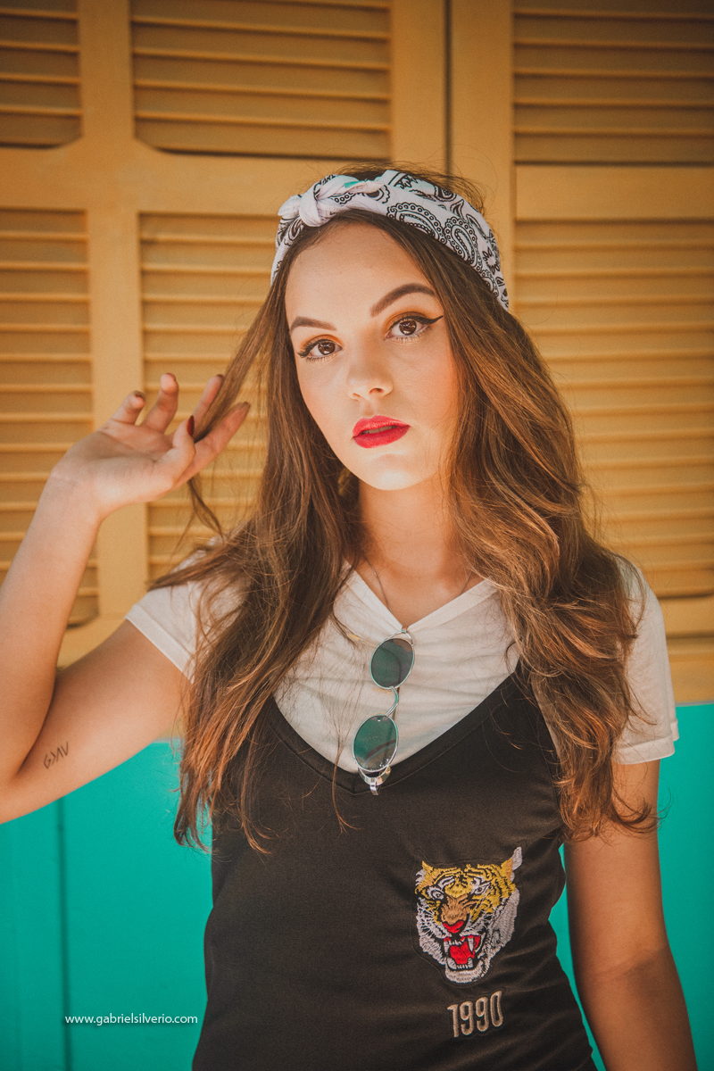 fotos-de-menina-tumblr-girl-fotos-estilo-vintage-em-loja-de-souveniers-vsco-cam-filters-nikon-gabriel-silvério-fotografo-de-rondonia-fine-art-brasil-folk-street-fotos-de-moda-lookbook