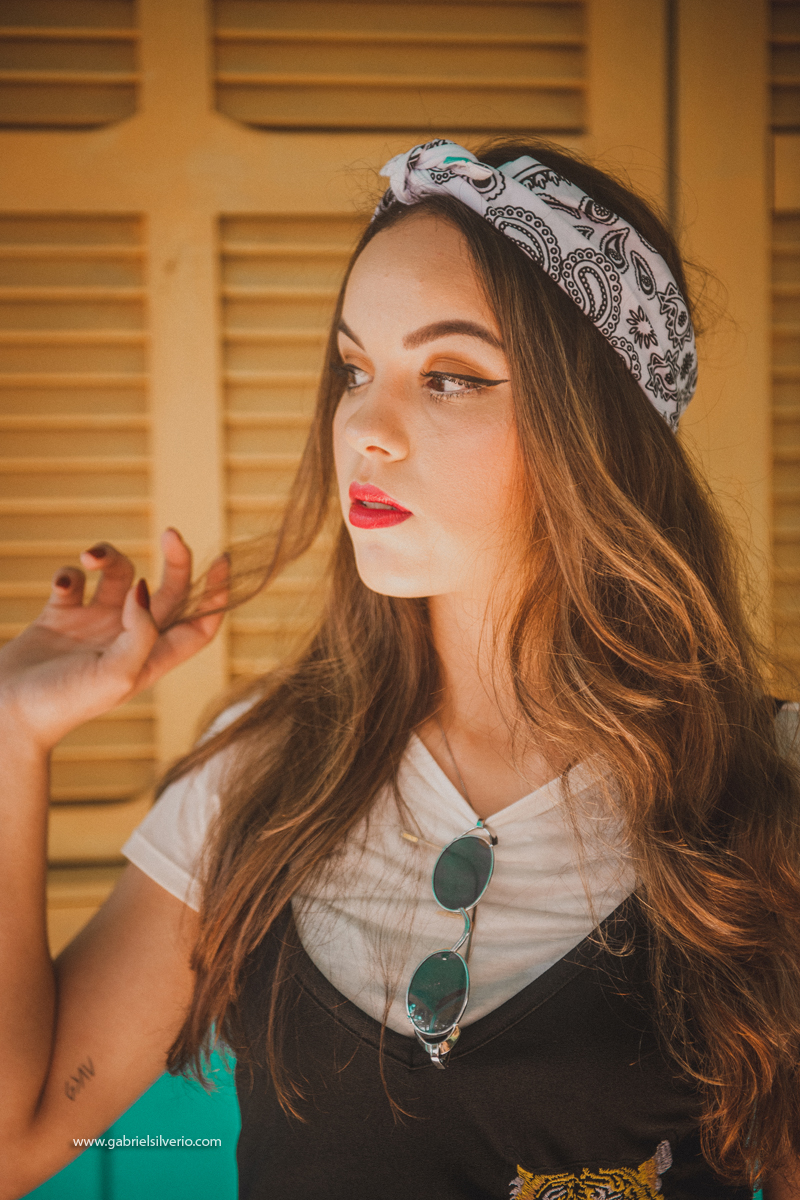 fotos-de-menina-tumblr-girl-fotos-estilo-vintage-em-loja-de-souveniers-vsco-cam-filters-nikon-gabriel-silvério-fotografo-de-rondonia-fine-art-brasil-folk-street-fotos-de-moda-lookbook