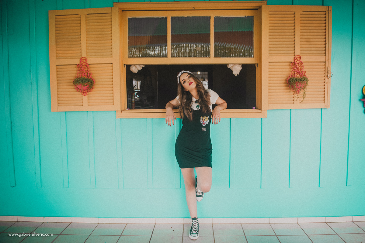 fotos-de-menina-tumblr-girl-fotos-estilo-vintage-em-loja-de-souveniers-vsco-cam-filters-nikon-gabriel-silvério-fotografo-de-rondonia-fine-art-brasil-folk-street-fotos-de-moda-lookbook