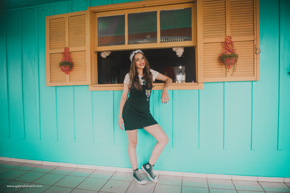 fotos-de-menina-tumblr-girl-fotos-estilo-vintage-em-loja-de-souveniers-vsco-cam-filters-nikon-gabriel-silvério-fotografo-de-rondonia-fine-art-brasil-folk-street-fotos-de-moda-lookbook