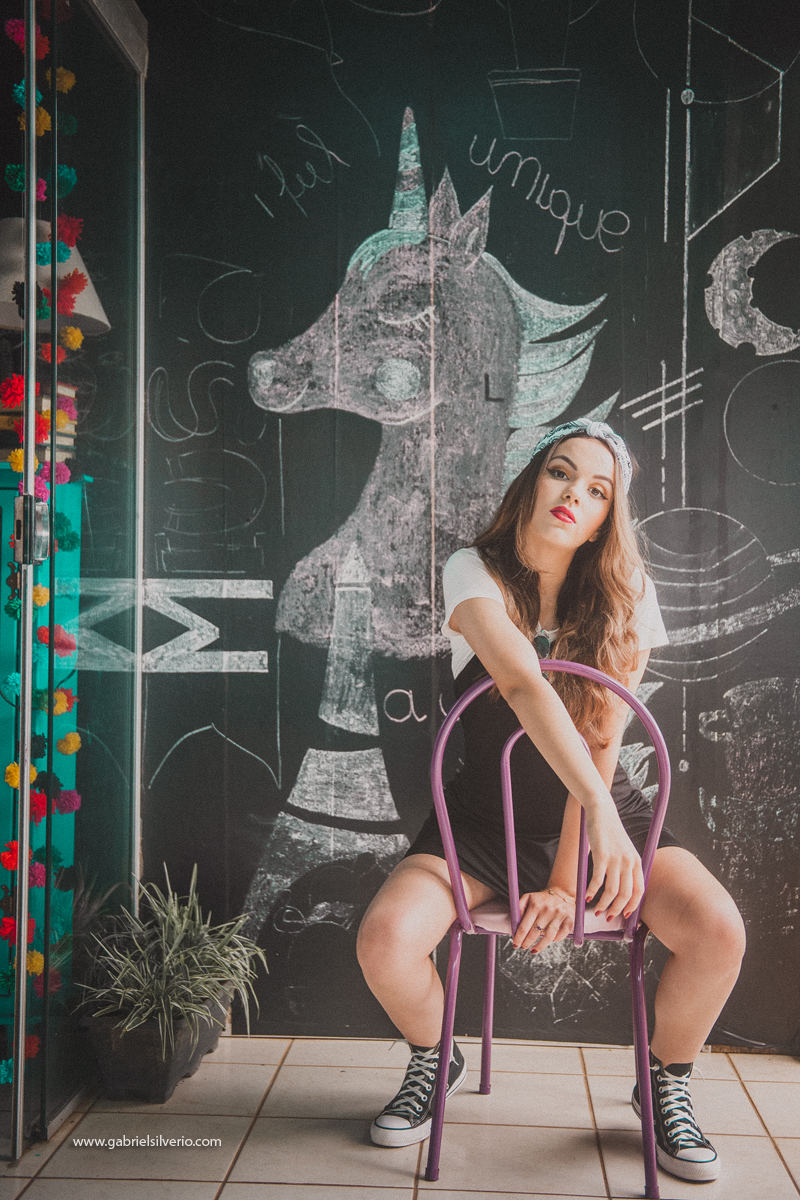 fotos-de-menina-tumblr-girl-fotos-estilo-vintage-em-loja-de-souveniers-vsco-cam-filters-nikon-gabriel-silvério-fotografo-de-rondonia-fine-art-brasil-folk-street-fotos-de-moda-lookbook