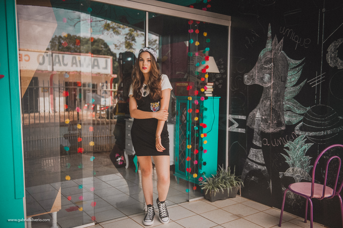 fotos-de-menina-tumblr-girl-fotos-estilo-vintage-em-loja-de-souveniers-vsco-cam-filters-nikon-gabriel-silvério-fotografo-de-rondonia-fine-art-brasil-folk-street-fotos-de-moda-lookbook