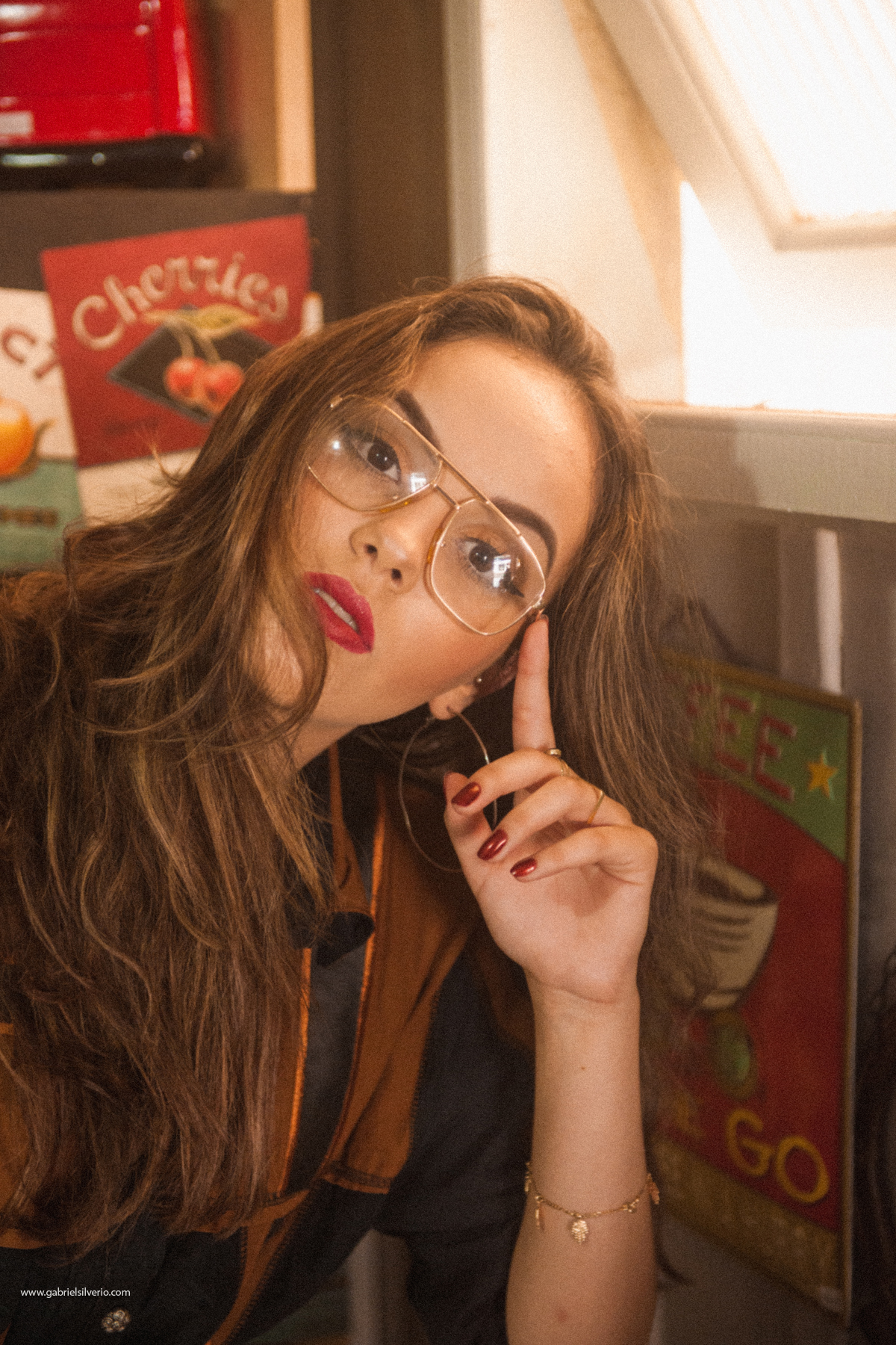 fotos-de-menina-tumblr-girl-fotos-estilo-vintage-em-loja-de-souveniers-vsco-cam-filters-nikon-gabriel-silvério-fotografo-de-rondonia-fine-art-brasil-folk-street-fotos-de-moda-lookbook