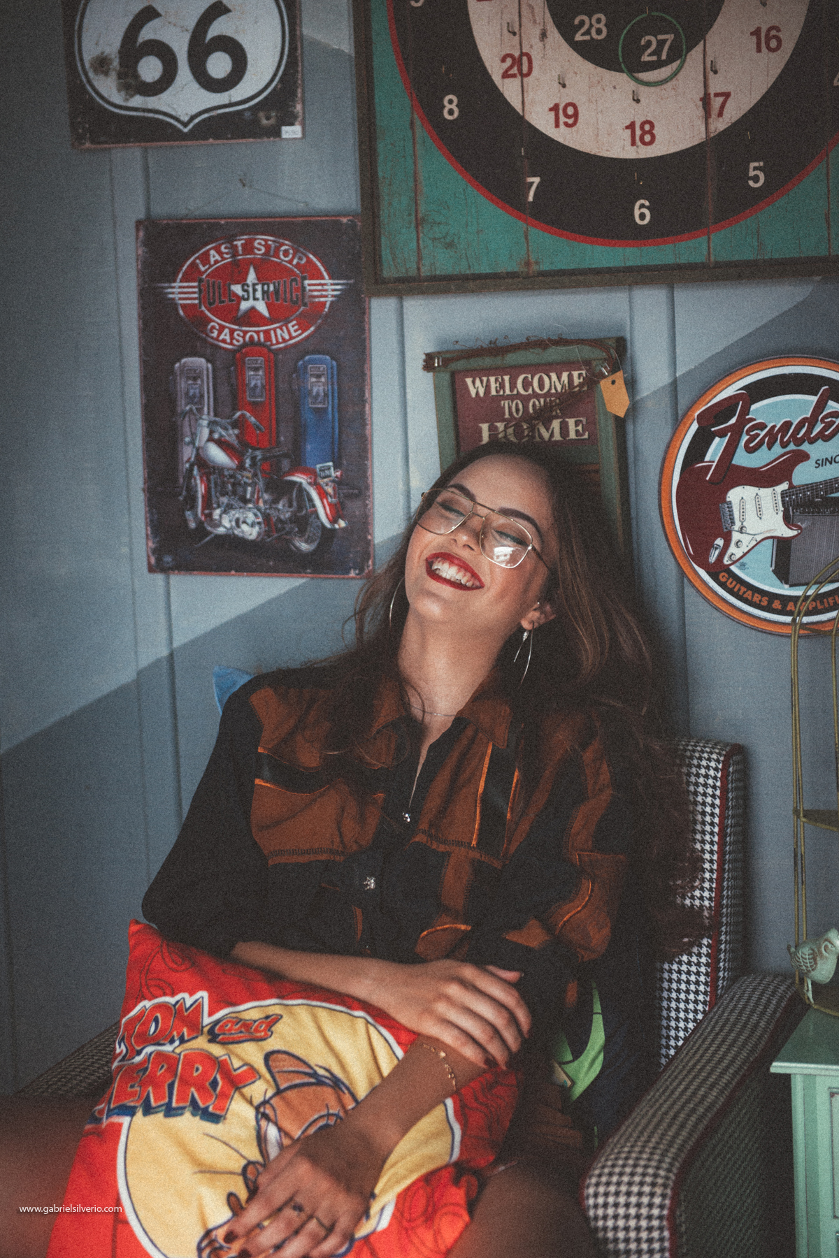 fotos-de-menina-tumblr-girl-fotos-estilo-vintage-em-loja-de-souveniers-vsco-cam-filters-nikon-gabriel-silvério-fotografo-de-rondonia-fine-art-brasil-folk-street-fotos-de-moda-lookbook