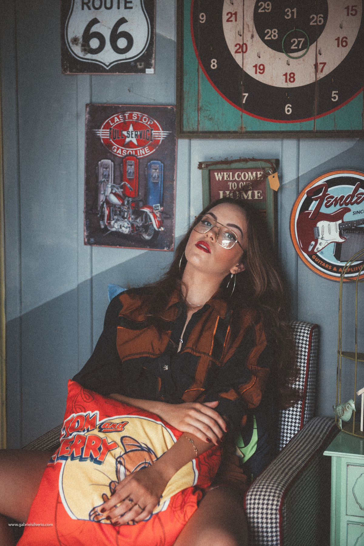 fotos-de-menina-tumblr-girl-fotos-estilo-vintage-em-loja-de-souveniers-vsco-cam-filters-nikon-gabriel-silvério-fotografo-de-rondonia-fine-art-brasil-folk-street-fotos-de-moda-lookbook