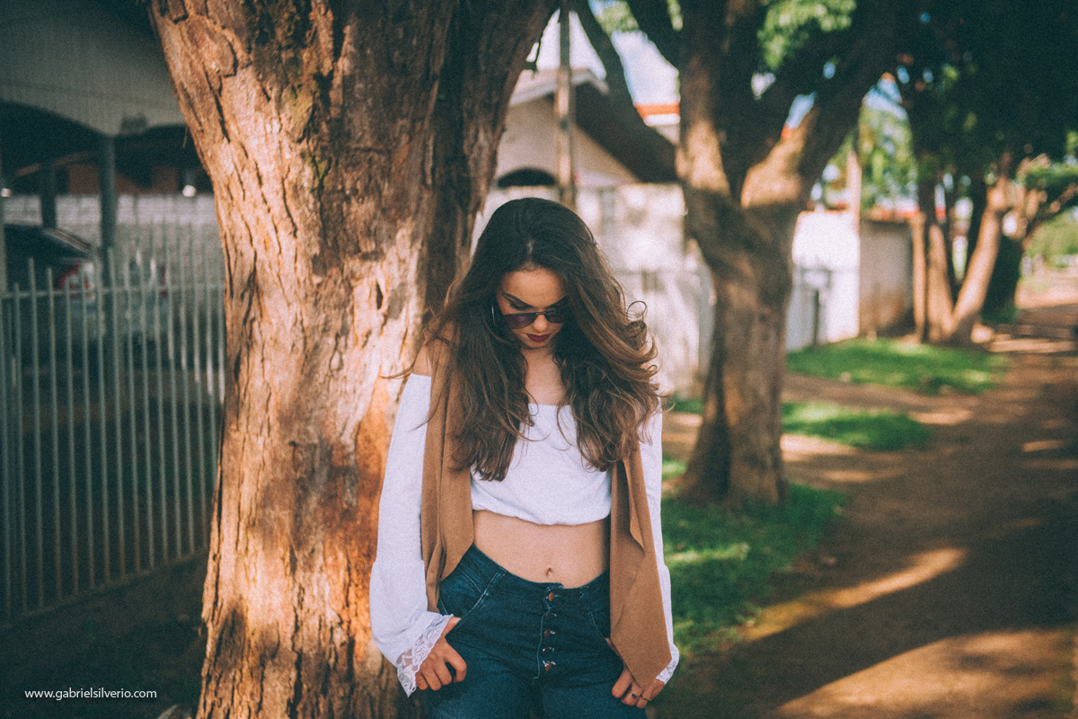 fotos-de-menina-tumblr-girl-fotos-estilo-vintage-em-loja-de-souveniers-vsco-cam-filters-nikon-gabriel-silvério-fotografo-de-rondonia-fine-art-brasil-folk-street-fotos-de-moda-lookbook