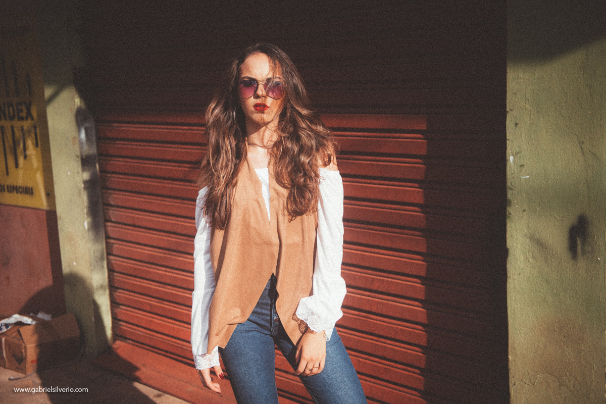 fotos-de-menina-tumblr-girl-fotos-estilo-vintage-em-loja-de-souveniers-vsco-cam-filters-nikon-gabriel-silvério-fotografo-de-rondonia-fine-art-brasil-folk-street-fotos-de-moda-lookbook
