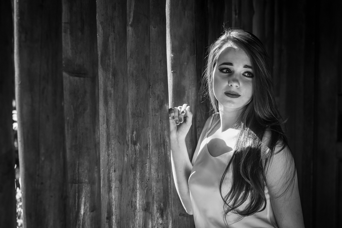 book 15 anos sessão de fotos externas preto e branco poses descontraídas fine art