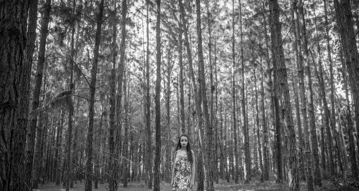 book 15 anos sessão de fotos externas preto e branco poses descontraídas fine art
