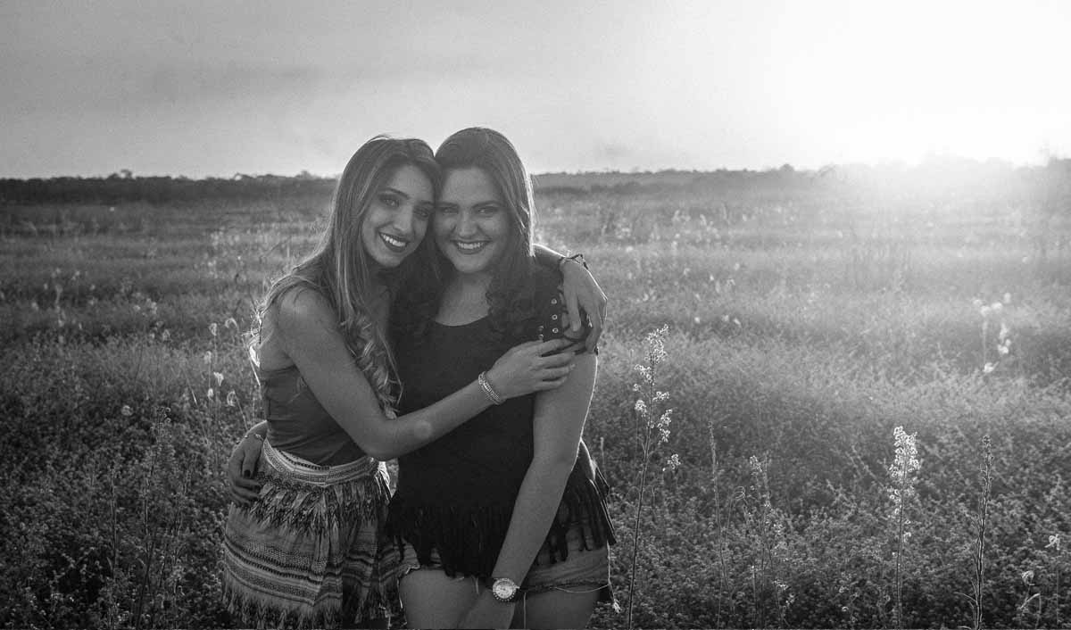 fine art fotos externas book fotografico de familia primas ar livre parede de pedras fotos em casa abandonada velha fotos no campo por do sol