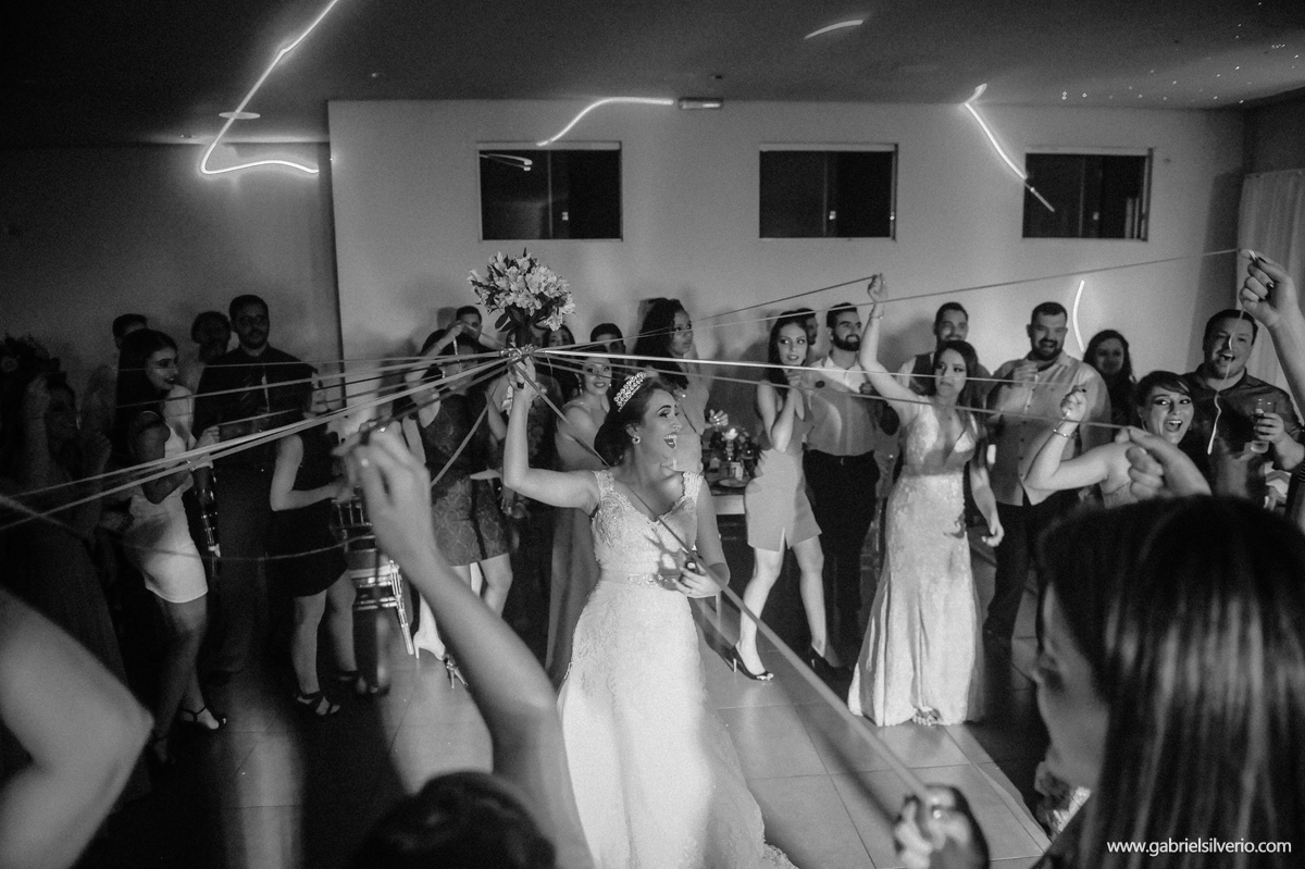 casamento-amanda-e-hurik-em-vilhena-ro-por-gabriel-silverio-fotografias-melhor-fotografo-do-estado-making-off-vestido-de-noiva-maquiagem-festa