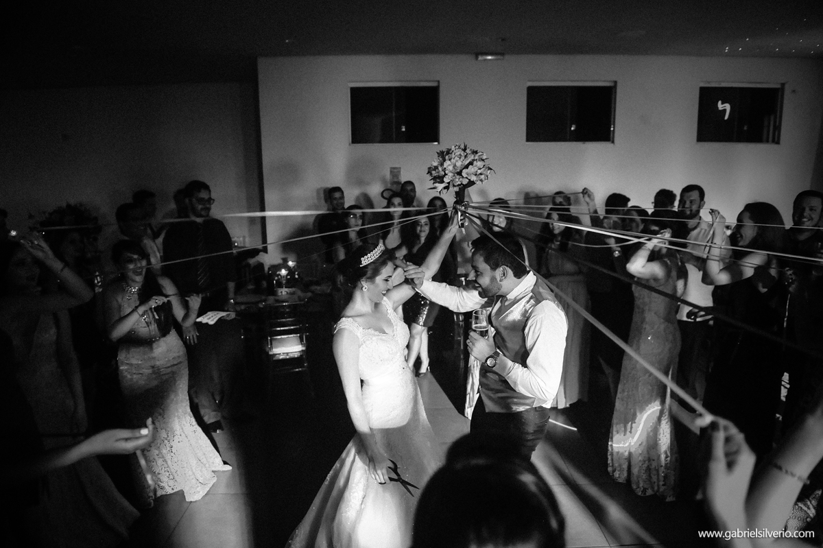 casamento-amanda-e-hurik-em-vilhena-ro-por-gabriel-silverio-fotografias-melhor-fotografo-do-estado-making-off-vestido-de-noiva-maquiagem-festa