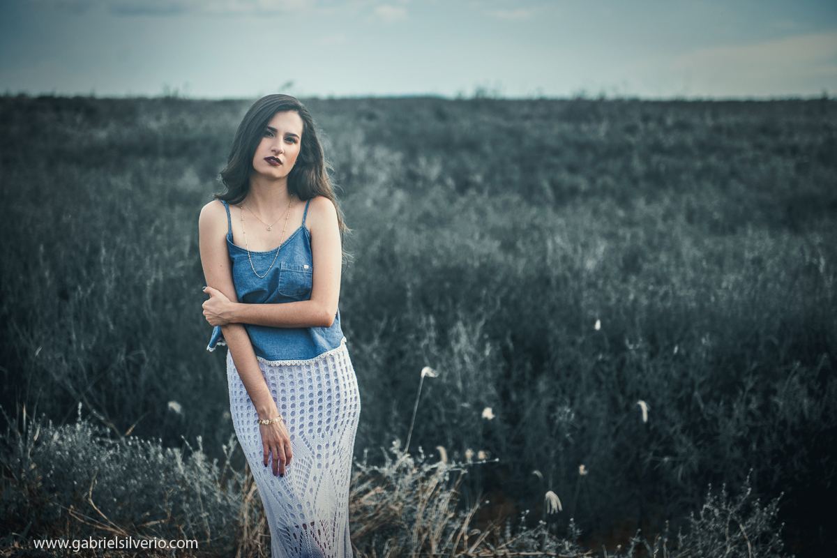 fotos-externas-book-fotografico-paula-lobato-fotografado-por-gabriel-silverio-fotografias-por-do-sol-fotos-verao-vestido-florido-fine-art-brasil