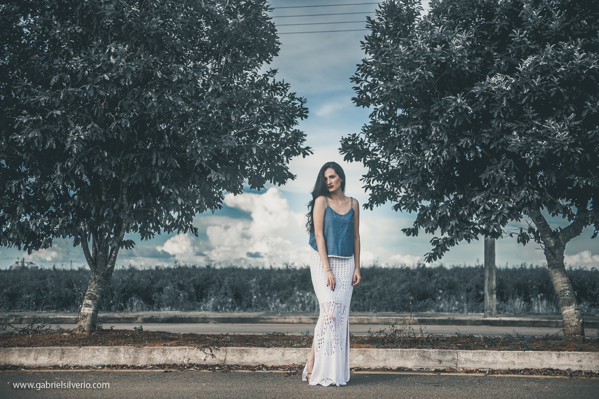 fotos-externas-book-fotografico-paula-lobato-fotografado-por-gabriel-silverio-fotografias-por-do-sol-fotos-verao-vestido-florido-fine-art-brasil