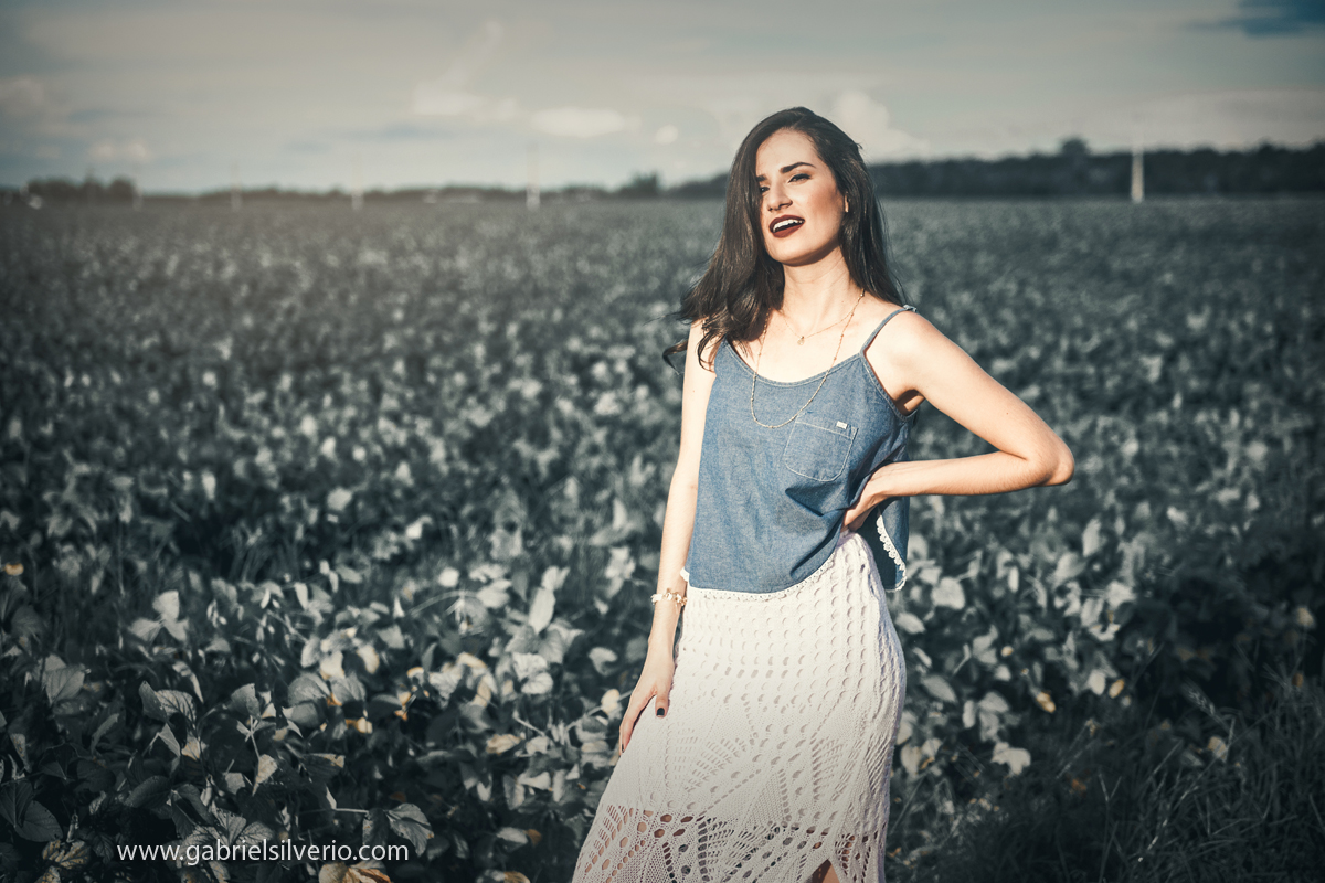fotos-externas-book-fotografico-paula-lobato-fotografado-por-gabriel-silverio-fotografias-por-do-sol-fotos-verao-vestido-florido-fine-art-brasil