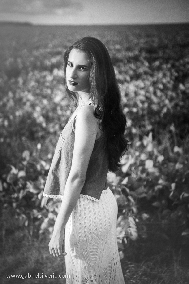 fotos-externas-book-fotografico-paula-lobato-fotografado-por-gabriel-silverio-fotografias-por-do-sol-fotos-verao-vestido-florido-fine-art-brasil