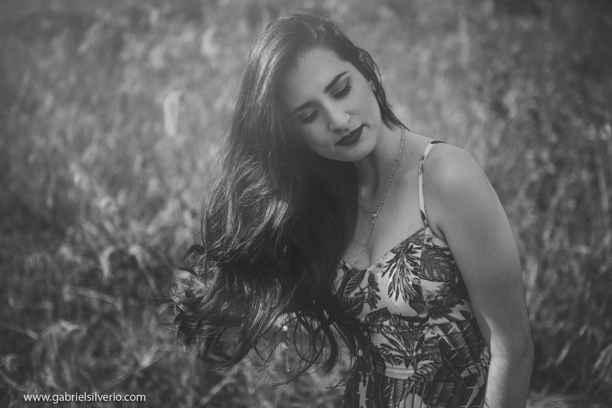 fotos-externas-book-fotografico-paula-lobato-fotografado-por-gabriel-silverio-fotografias-por-do-sol-fotos-verao-vestido-florido-fine-art-brasil