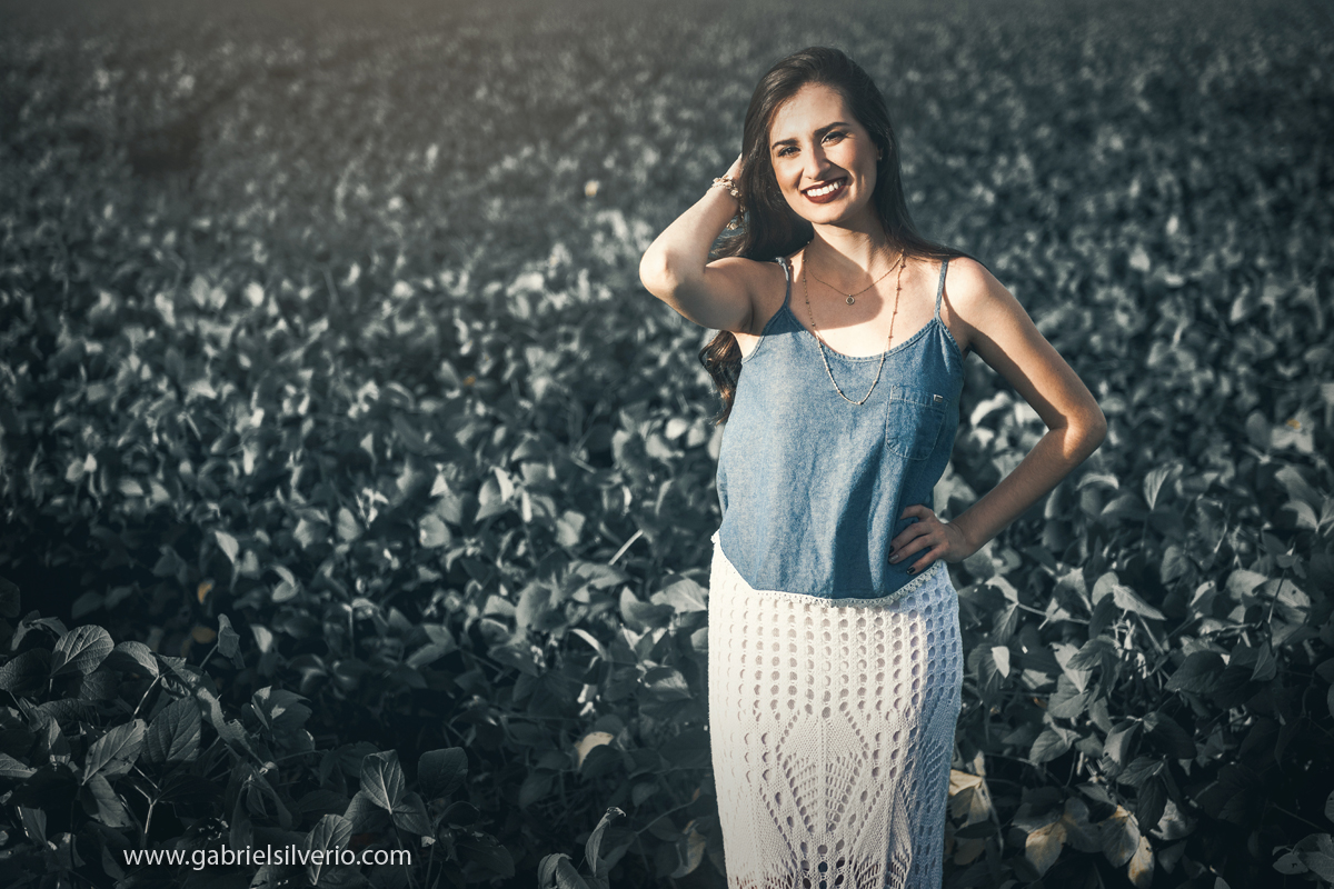 fotos-externas-book-fotografico-paula-lobato-fotografado-por-gabriel-silverio-fotografias-por-do-sol-fotos-verao-vestido-florido-fine-art-brasil