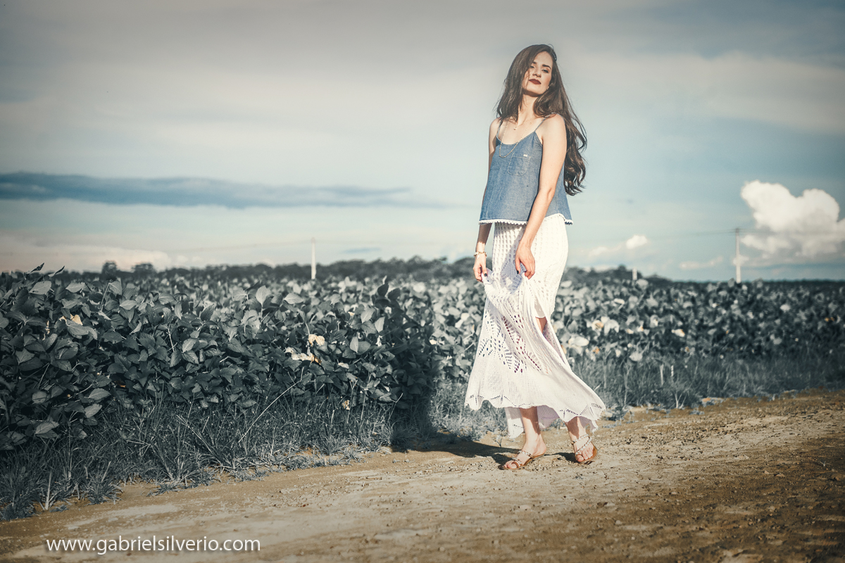 fotos-externas-book-fotografico-paula-lobato-fotografado-por-gabriel-silverio-fotografias-por-do-sol-fotos-verao-vestido-florido-fine-art-brasil