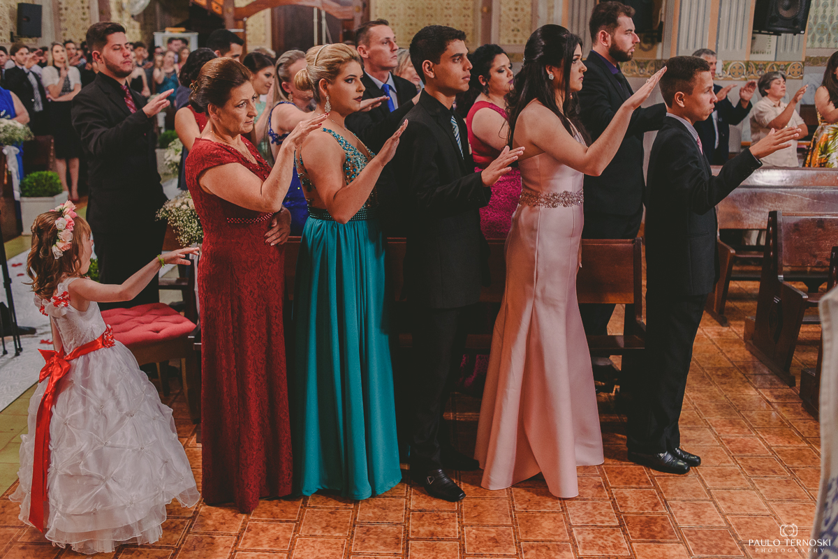 convidados dos noivos na igreja