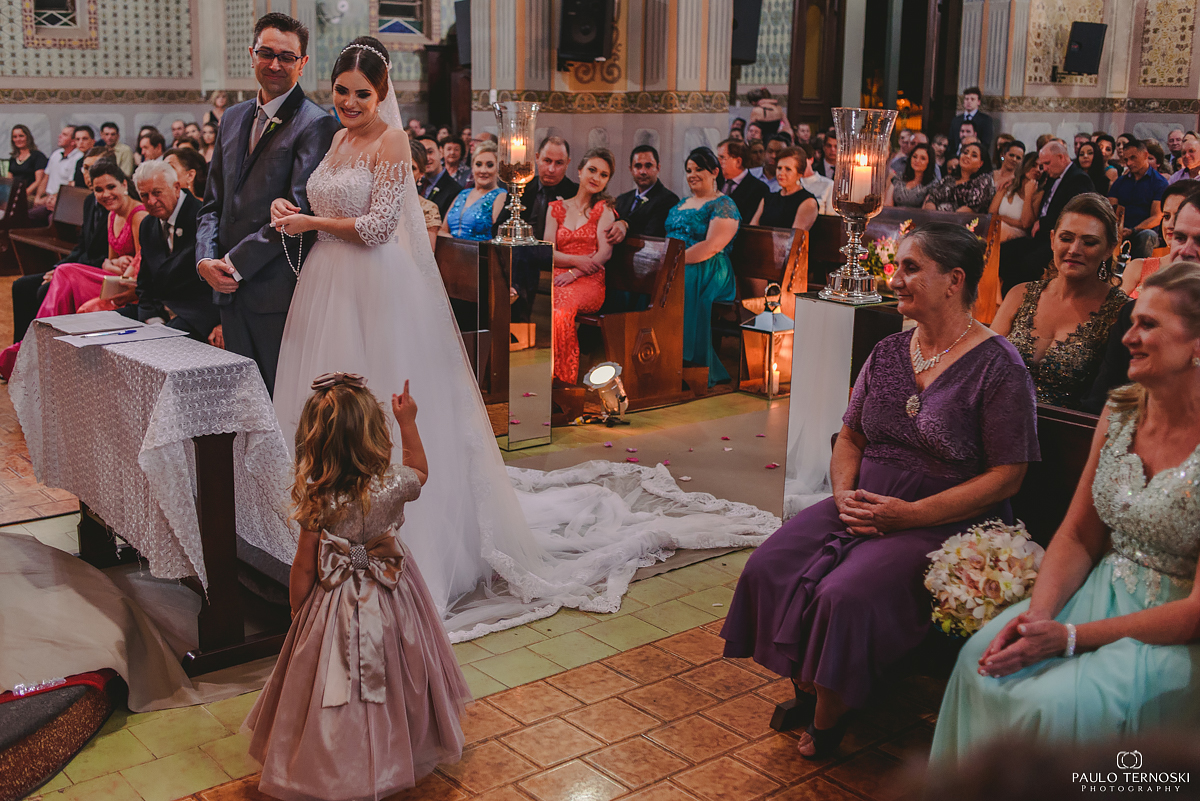 criança na igreja