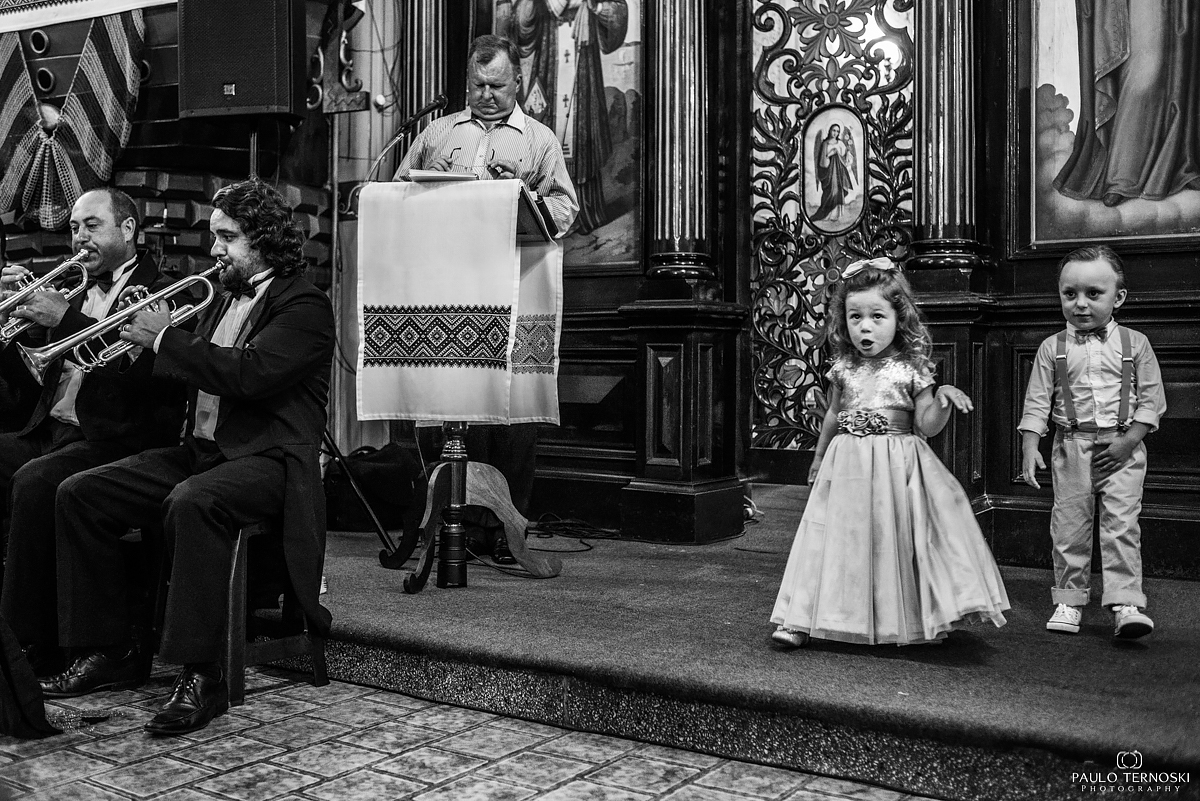 criança na igreja