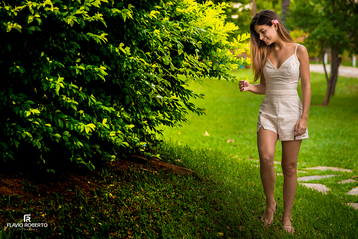 modelo caminhando no ensaio fotografico