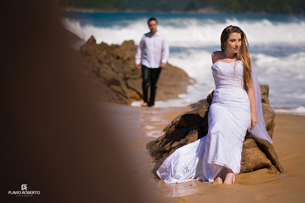 casal nas praias de Paraty