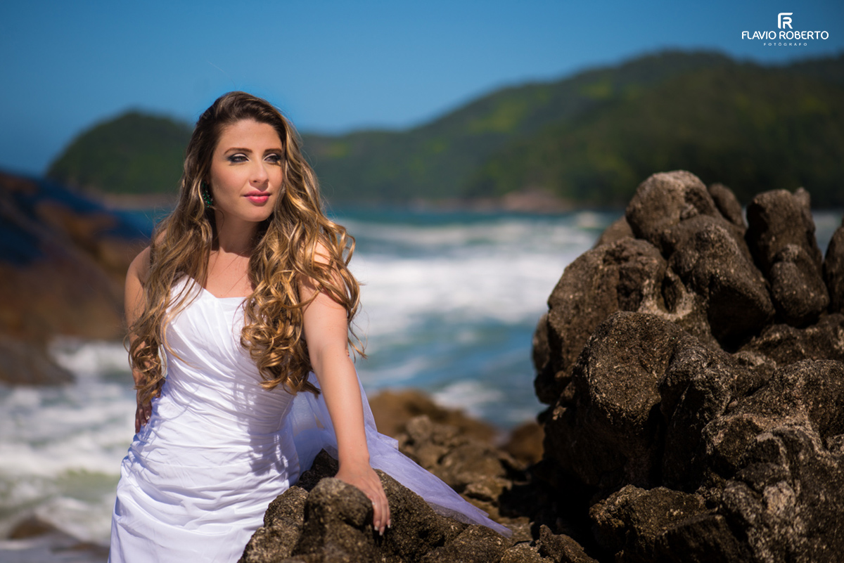 Noiva linda na praia