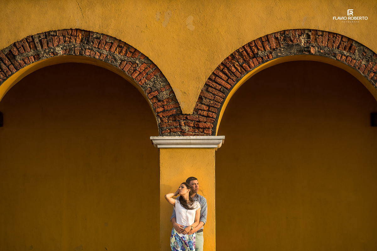 casal de namorados na coluna do castelo
