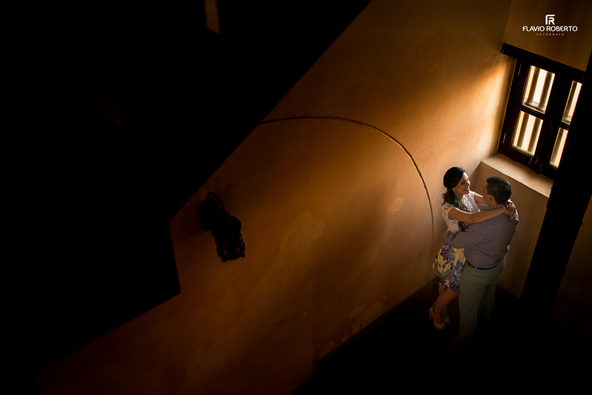 luz magica iluminando casal de namorados