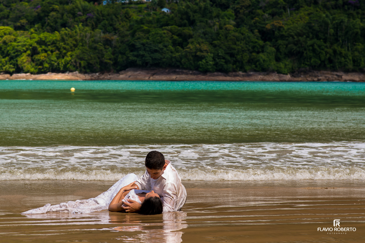 ensaio trash the dress na praia santa rita em ubatuba