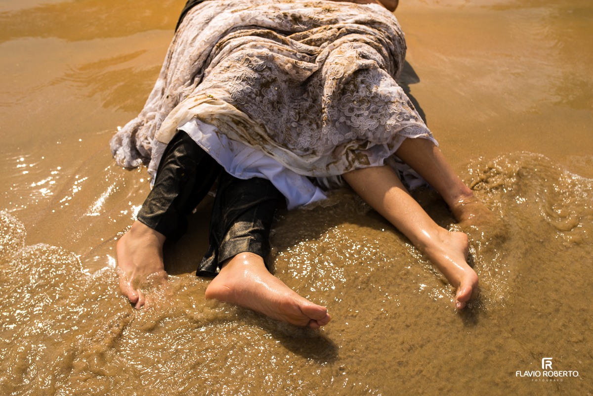 ensaio trash the dress na praia santa rita em ubatuba