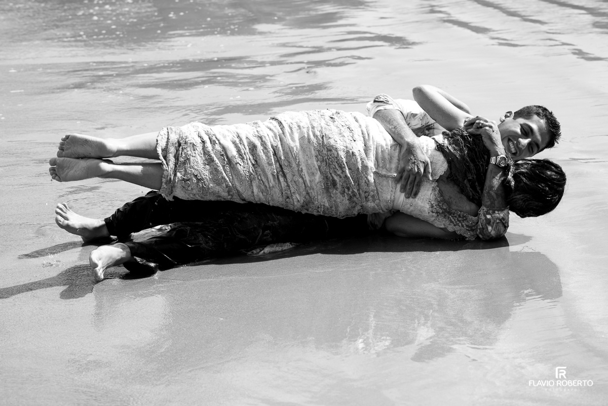 ensaio trash the dress na praia santa rita em ubatuba