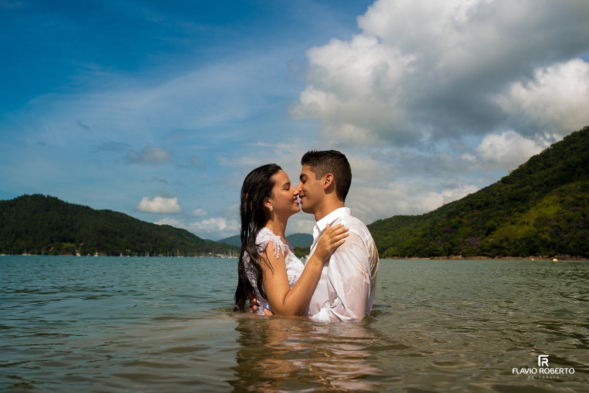ensaio trash the dress na praia santa rita em ubatuba