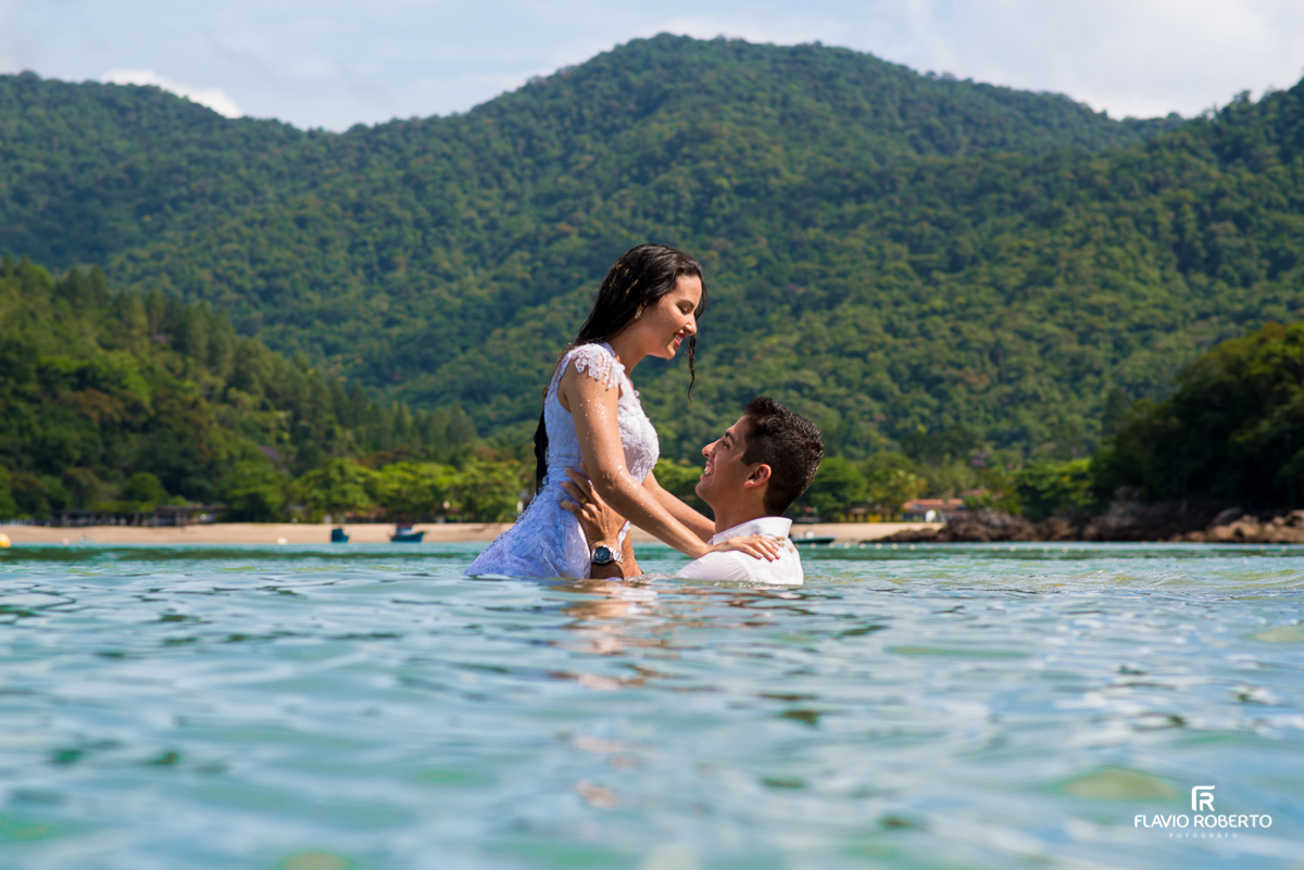 ensaio trash the dress na praia santa rita em ubatuba