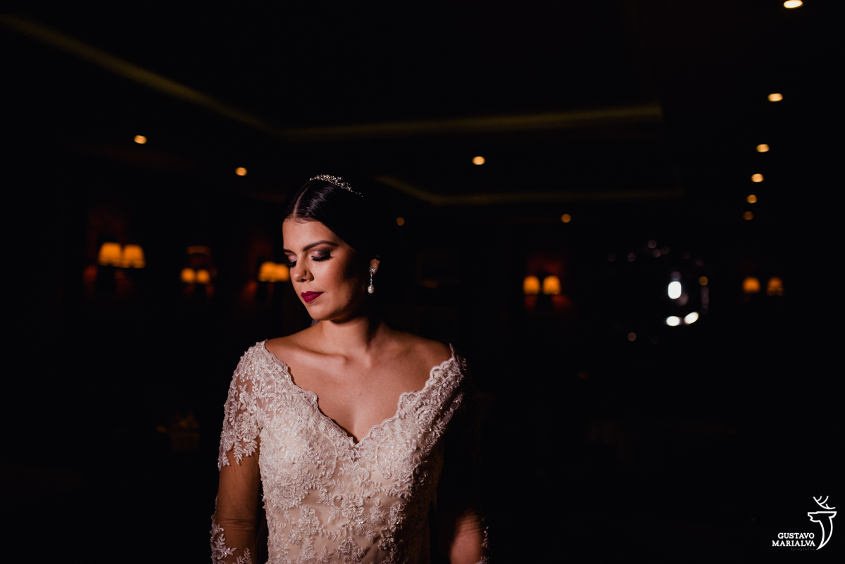 noiva posando no restaurante do hotel hilton