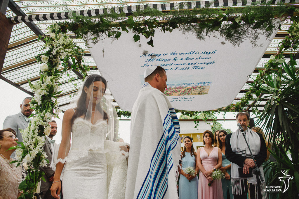 noiva cumprindo tradição judaica