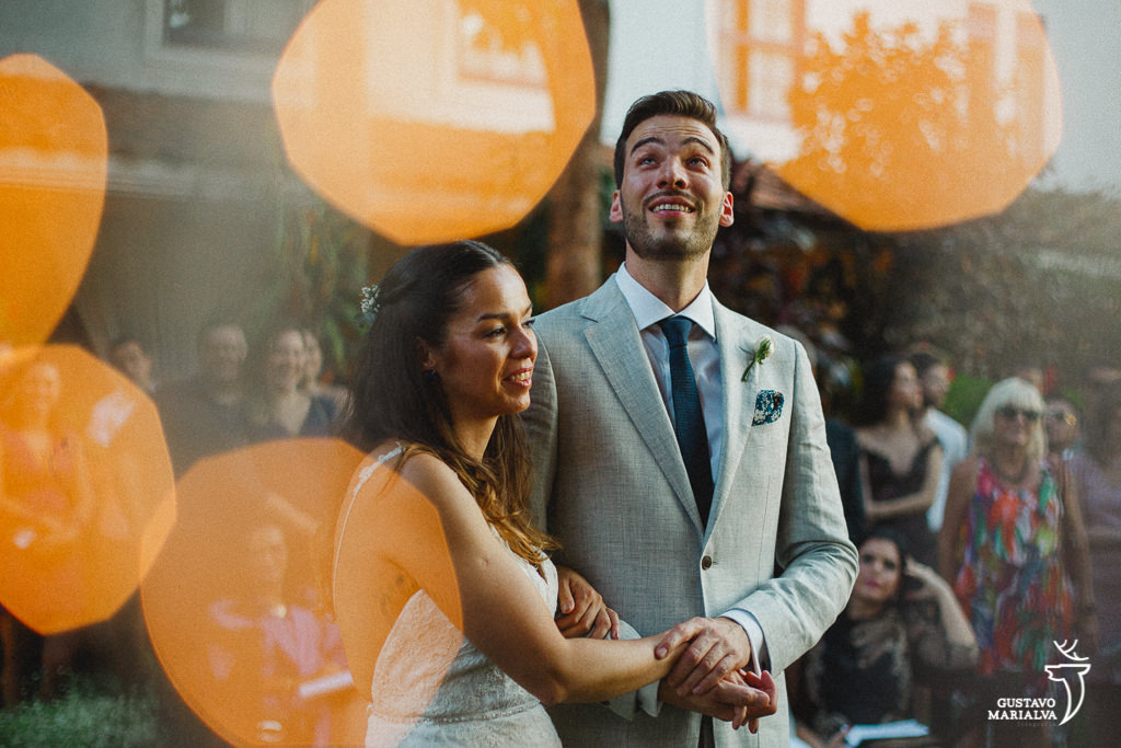 noivo chorando durante a cerimônia de casamento