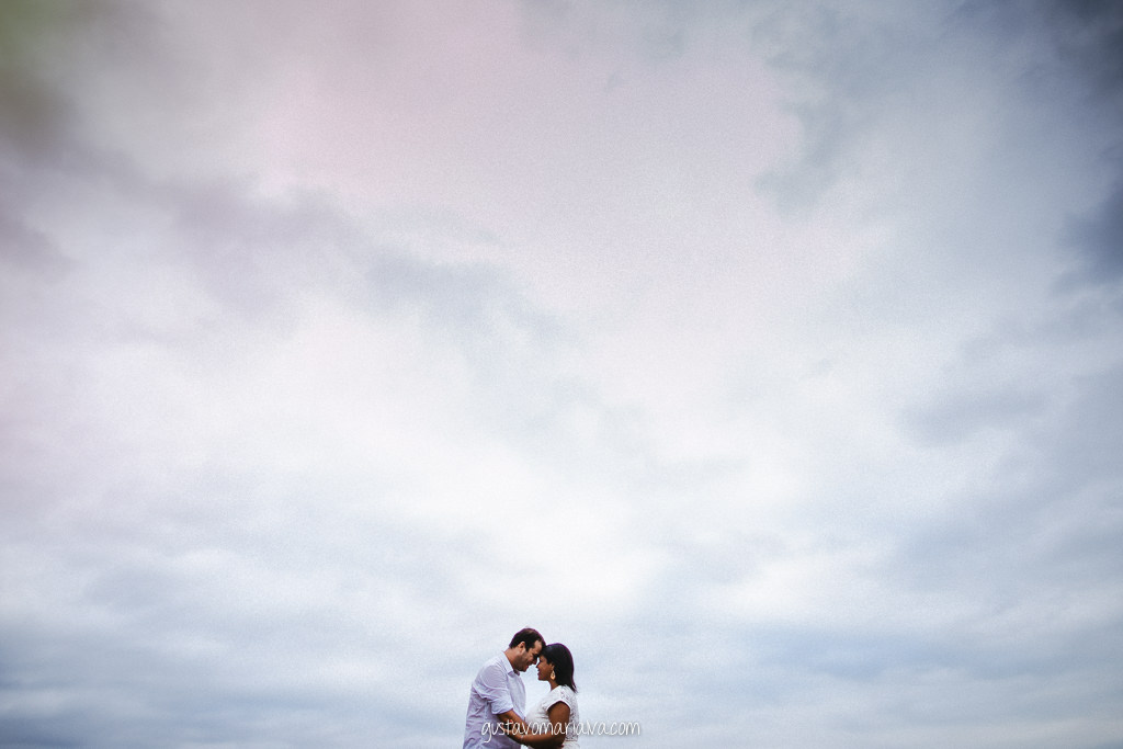 casal no céu durante book de casal
