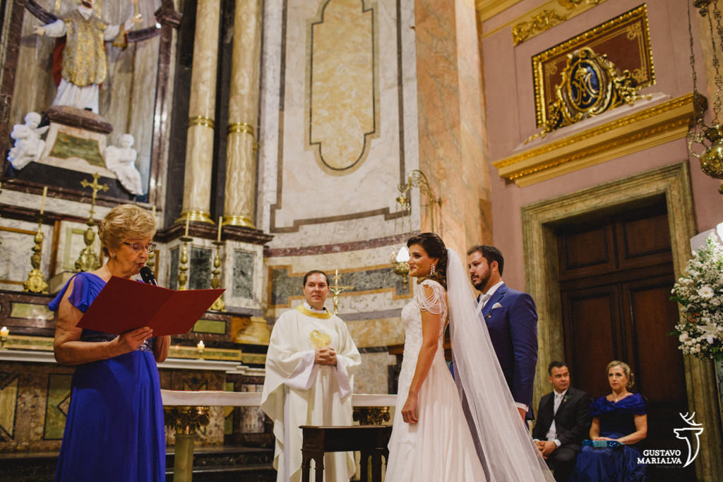 noivas emocionados com declaração da tia na cerimônia de casamento