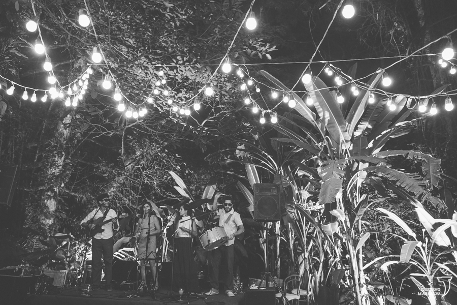 banda de forró tocando na festa de casamento