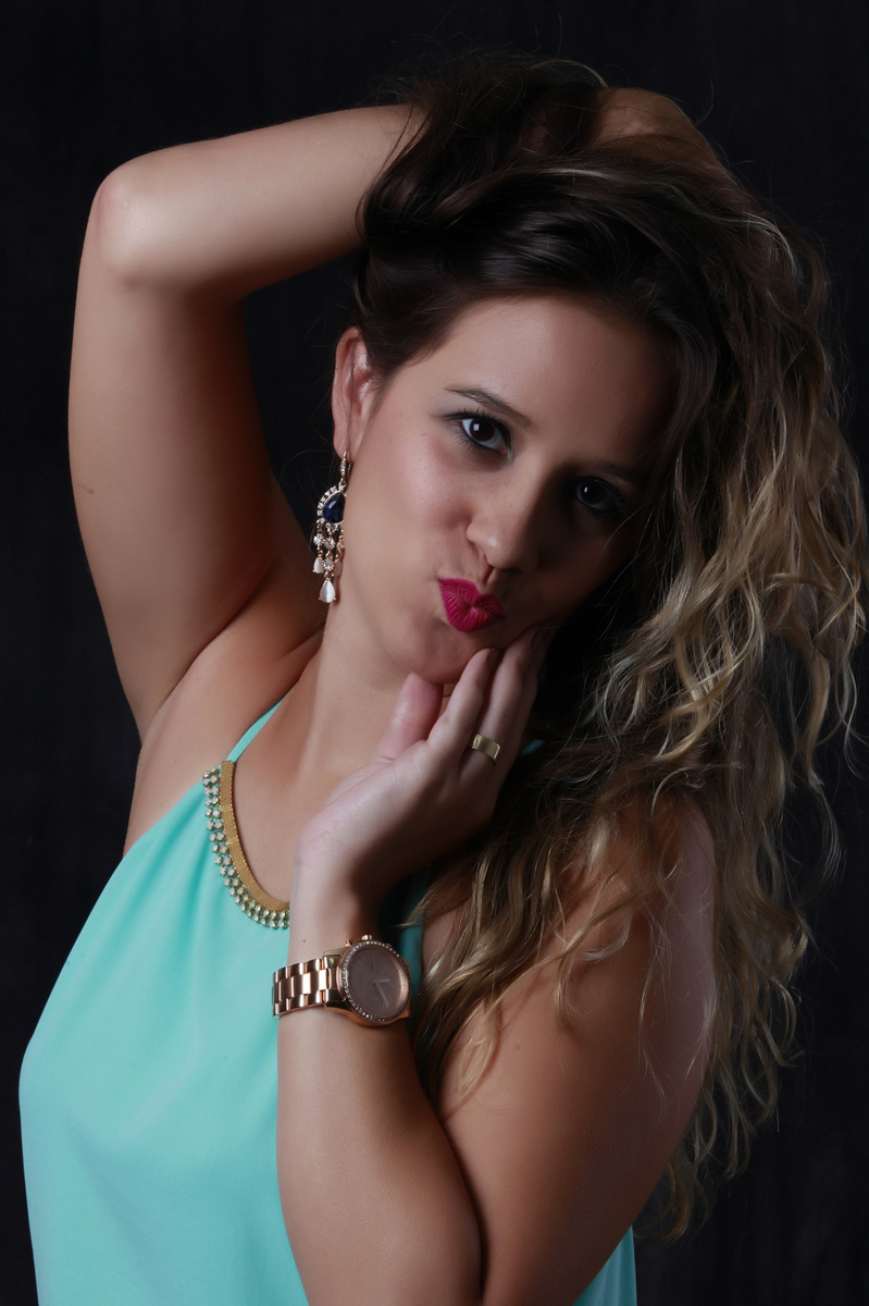 simples assim. uma deusa e uma pose. pronto. esta ai um ensaio fotografico maravilhoso realizado no estudio do fotografo nico.
