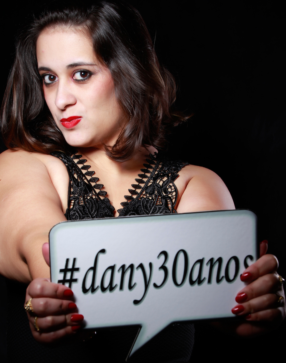 #dany30anos. esta e a dany, modelo top nas lentes fotograficas do fotografo nico que a acompanha alguns anos. ensaio fotografico realizado no estudio localizado na octogonal proximo ao sudoeste e cruzeiro. venha fazer parte dessa equipe de modelos.