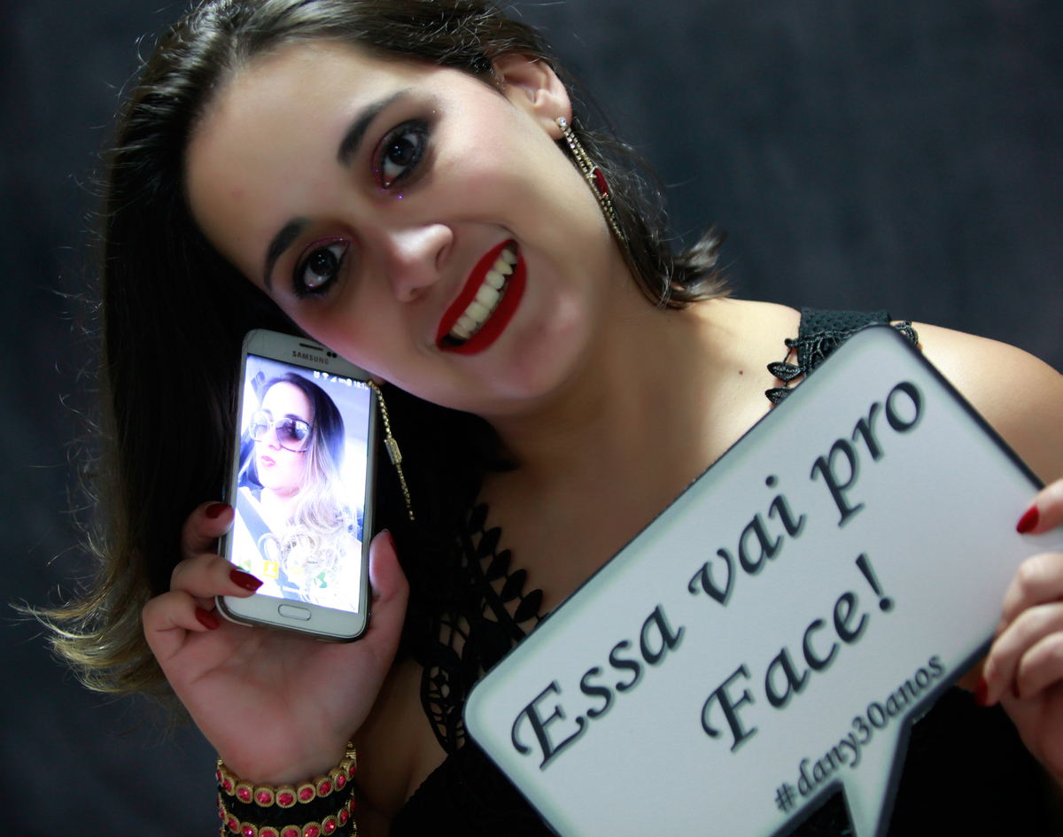essa vai pro face. e assim foi o que a modelo disse e publicou com muito amor e carinho. parabens. so falta voce conhecer o estudio do nico fotografo na octogonal em brasilia.